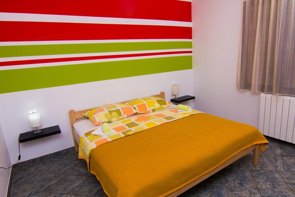 Apartmani Zuzic Krk Town Bilik gambar