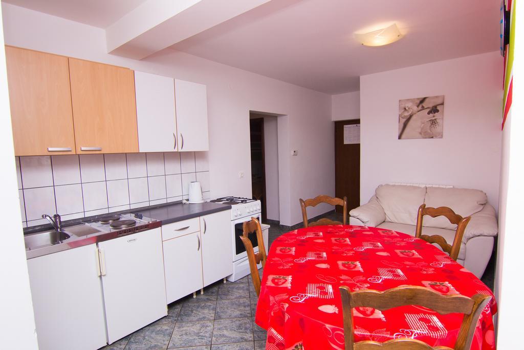 Apartmani Zuzic Krk Town Bilik gambar