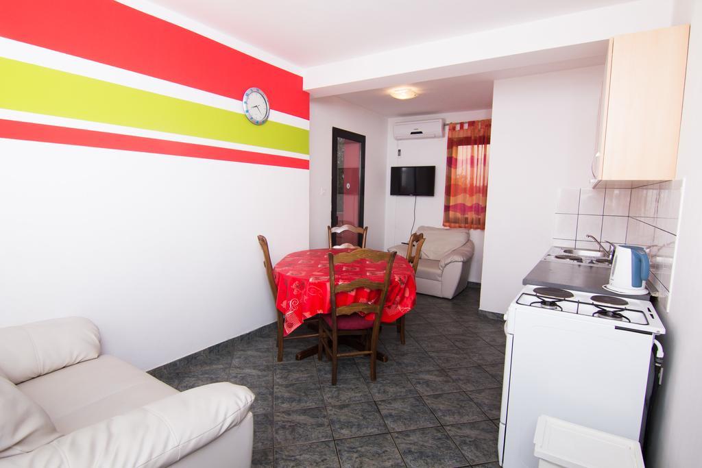Apartmani Zuzic Krk Town Bilik gambar