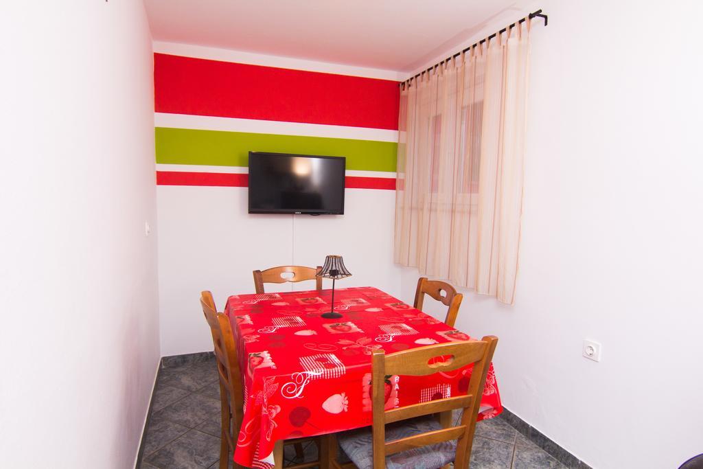 Apartmani Zuzic Krk Town Bilik gambar