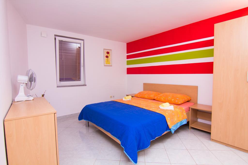 Apartmani Zuzic Krk Town Bilik gambar